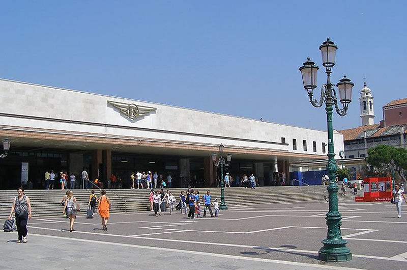 Estación de tren Santa Lucía La Guia de Venecia