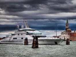 El Impacto del Turismo de Lujo en el Mercado Laboral de Venecia